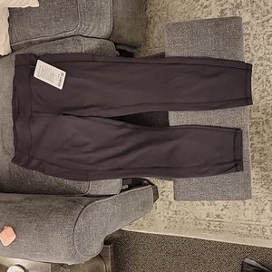 NWT Lululemon Invigorate 25" Black size 14